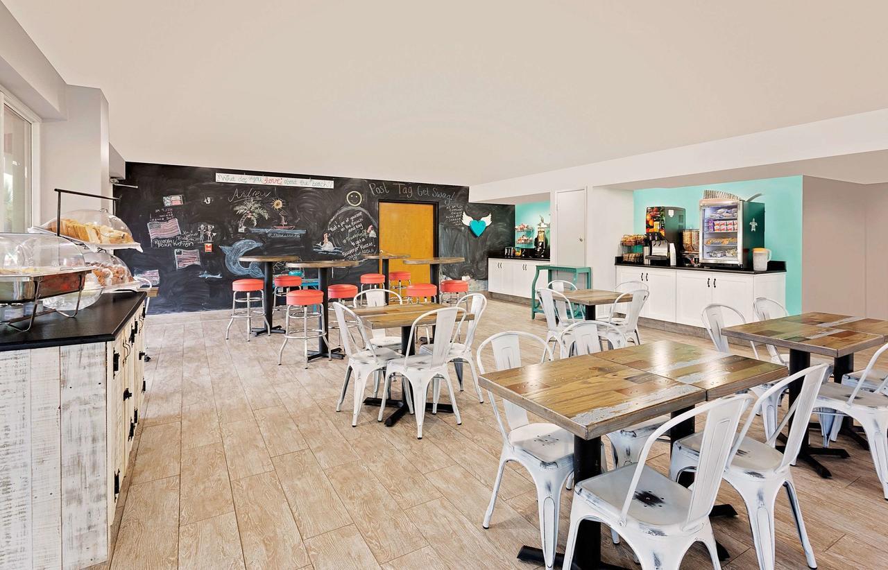 Surf & Sand Hotel Pensacola Beach Bagian luar foto